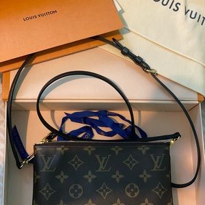 Louis Vuitton double zip pochette